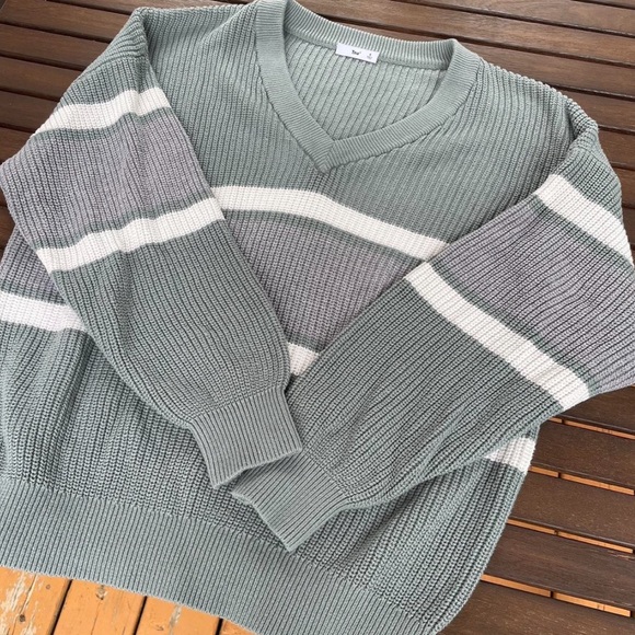 TNA Aritzia Oversized Beacon Knitted Sweater - Picture 3 of 8